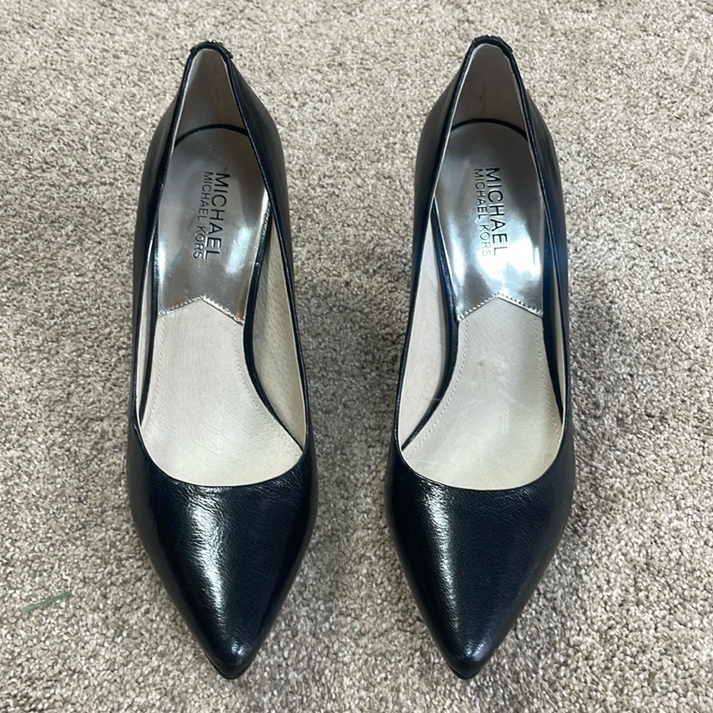 New Michael Kors black leather pumps